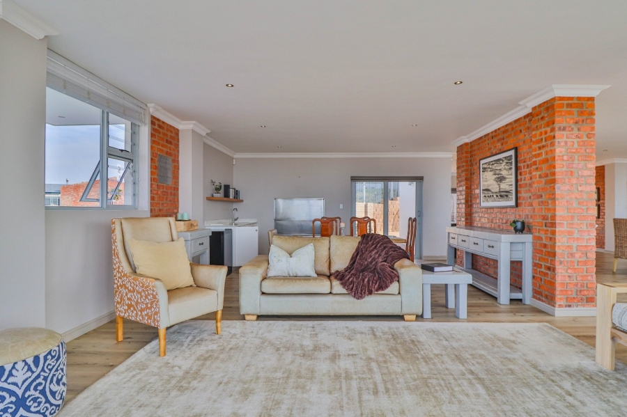 4 Bedroom Property for Sale in Hartenbos Heuwels Western Cape